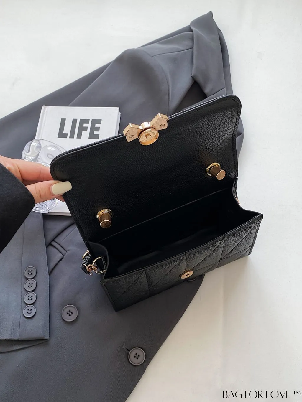BagForLove - Chic Bow-Adorned Handbag: Adjustable Strap, Flap Closure - A Fashion Essential!