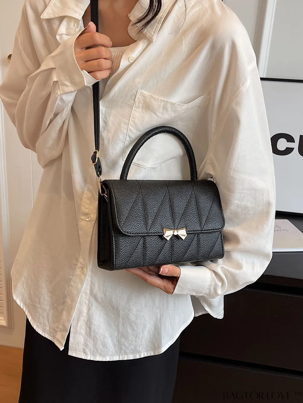 BagForLove - Chic Bow-Adorned Handbag: Adjustable Strap, Flap Closure - A Fashion Essential!