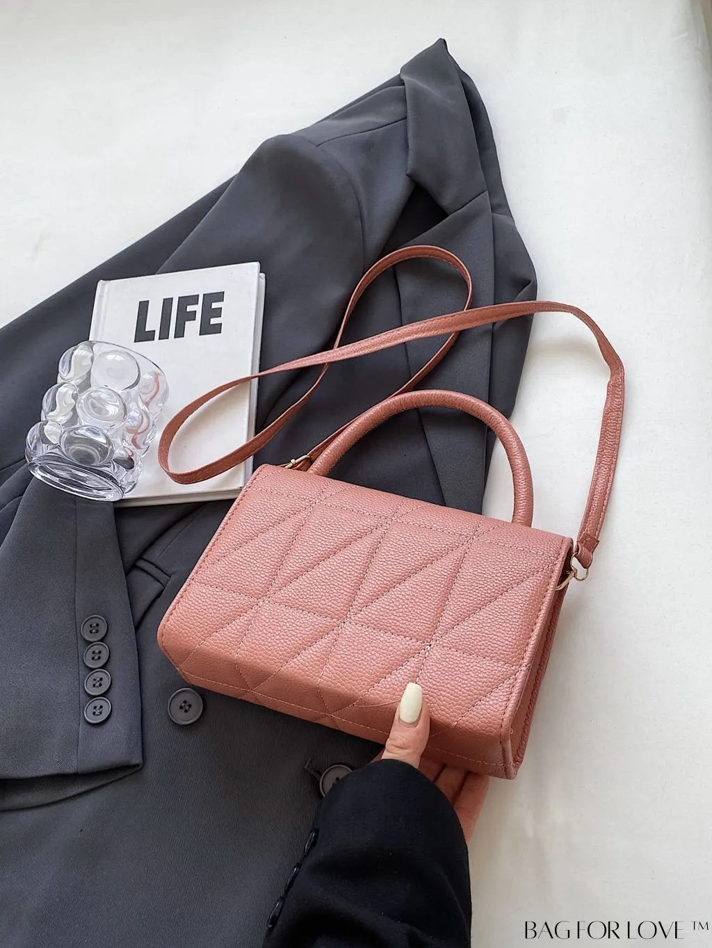 BagForLove - Chic Bow-Adorned Handbag: Adjustable Strap, Flap Closure - A Fashion Essential!
