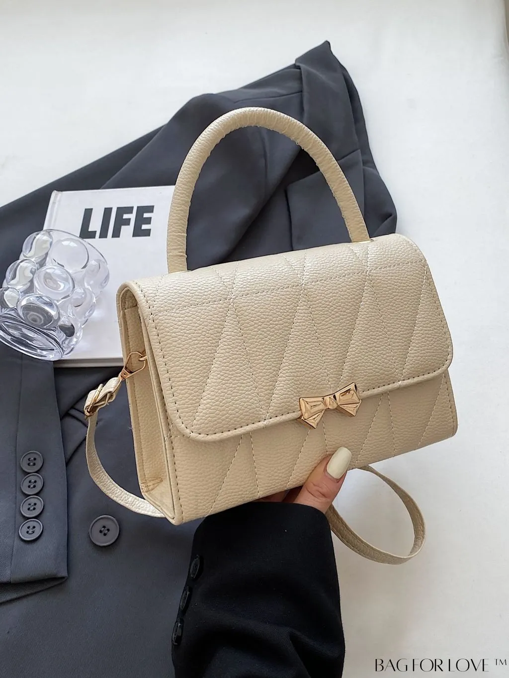 BagForLove - Chic Bow-Adorned Handbag: Adjustable Strap, Flap Closure - A Fashion Essential!