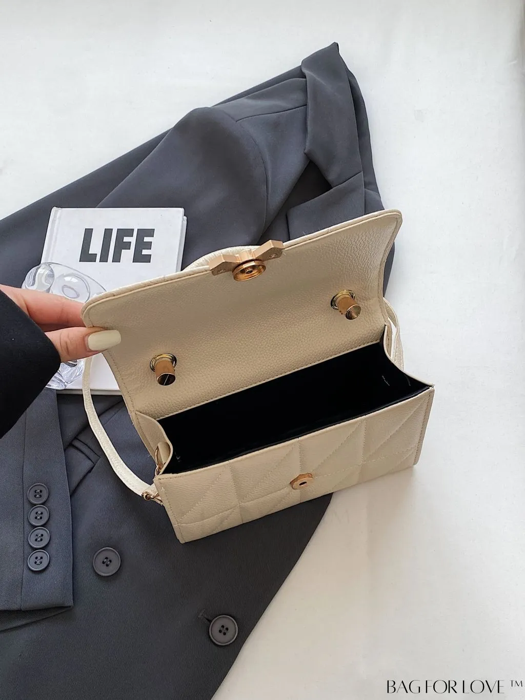 BagForLove - Chic Bow-Adorned Handbag: Adjustable Strap, Flap Closure - A Fashion Essential!