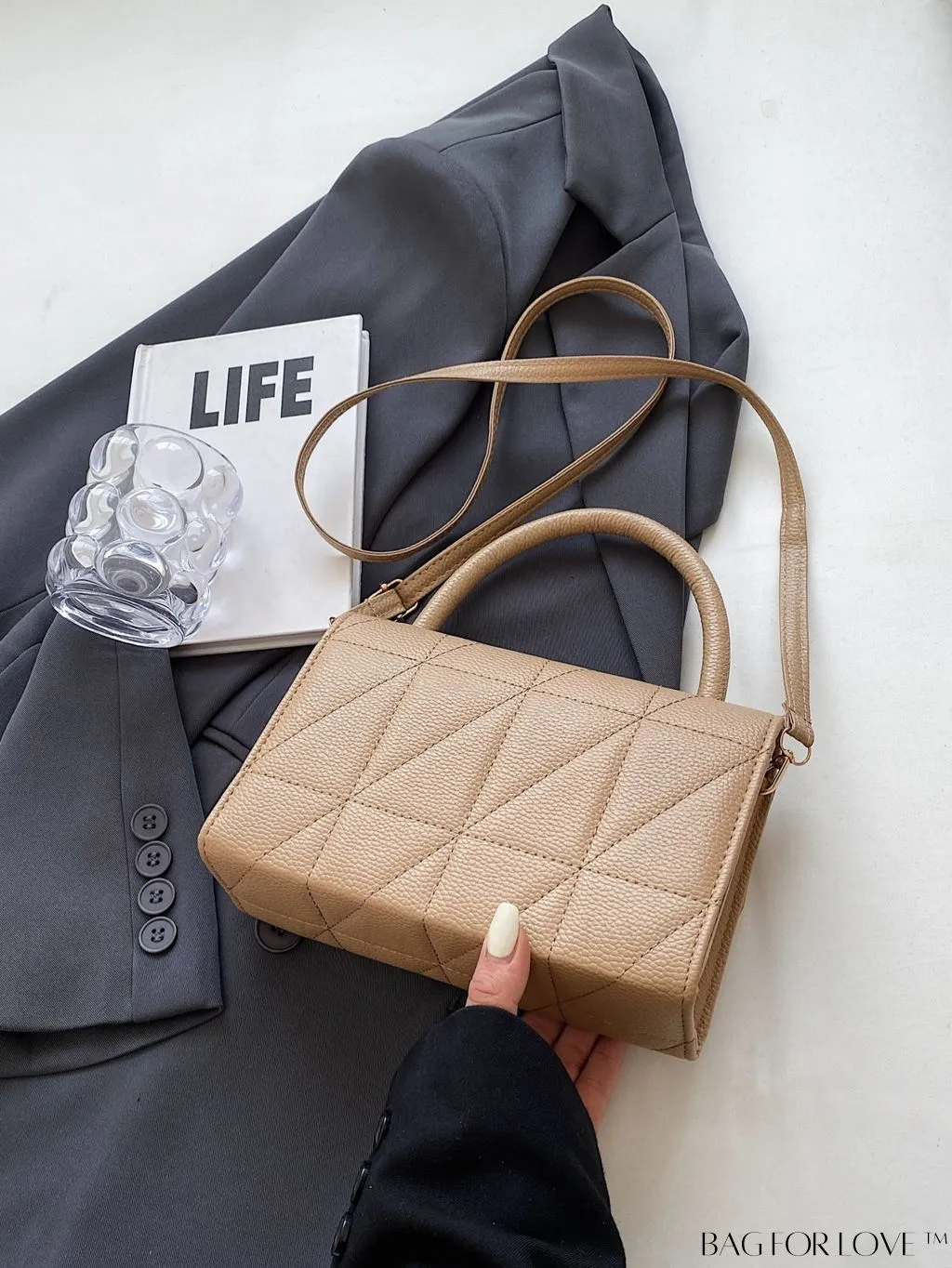 BagForLove - Chic Bow-Adorned Handbag: Adjustable Strap, Flap Closure - A Fashion Essential!