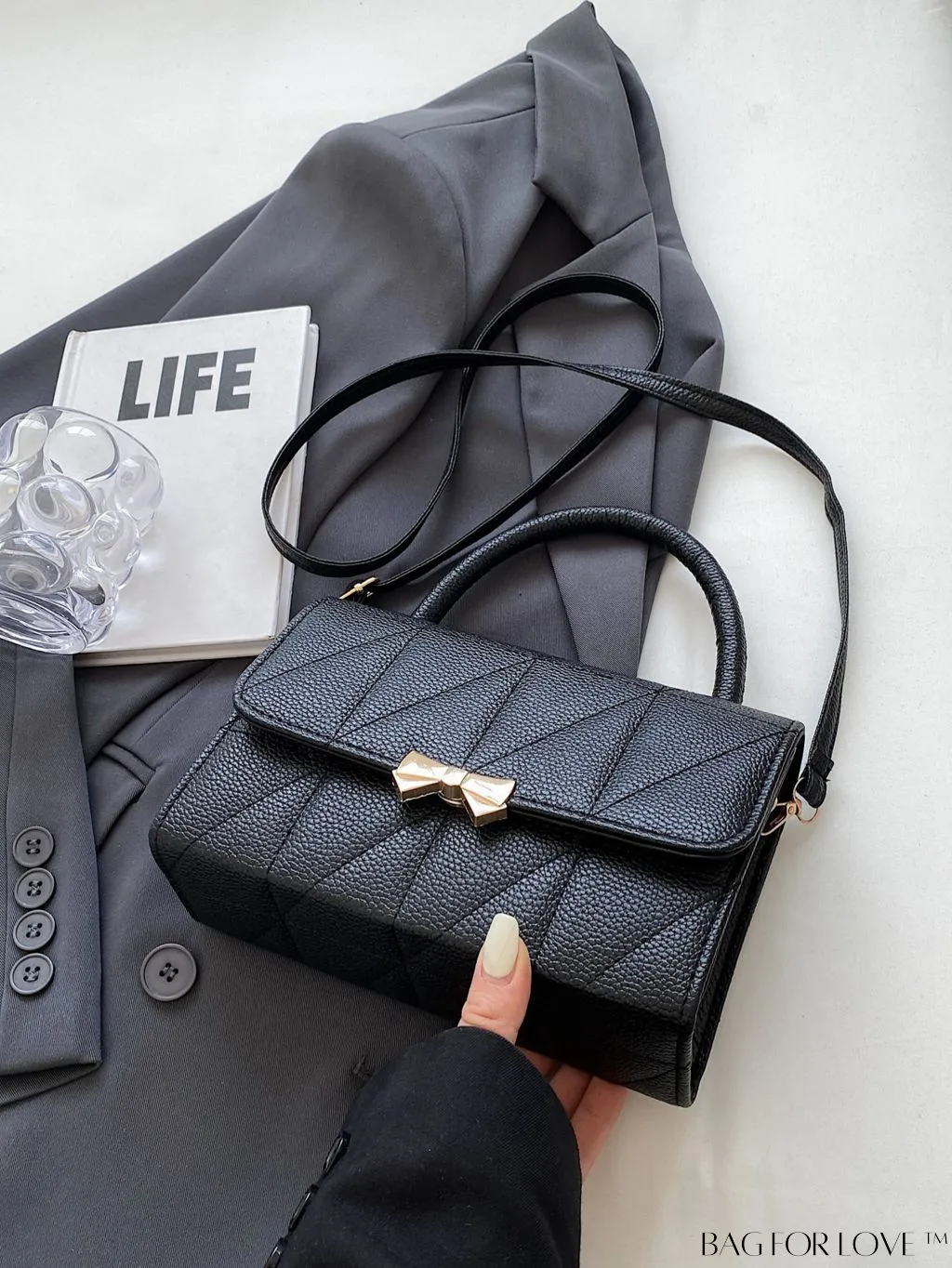 BagForLove - Chic Bow-Adorned Handbag: Adjustable Strap, Flap Closure - A Fashion Essential!
