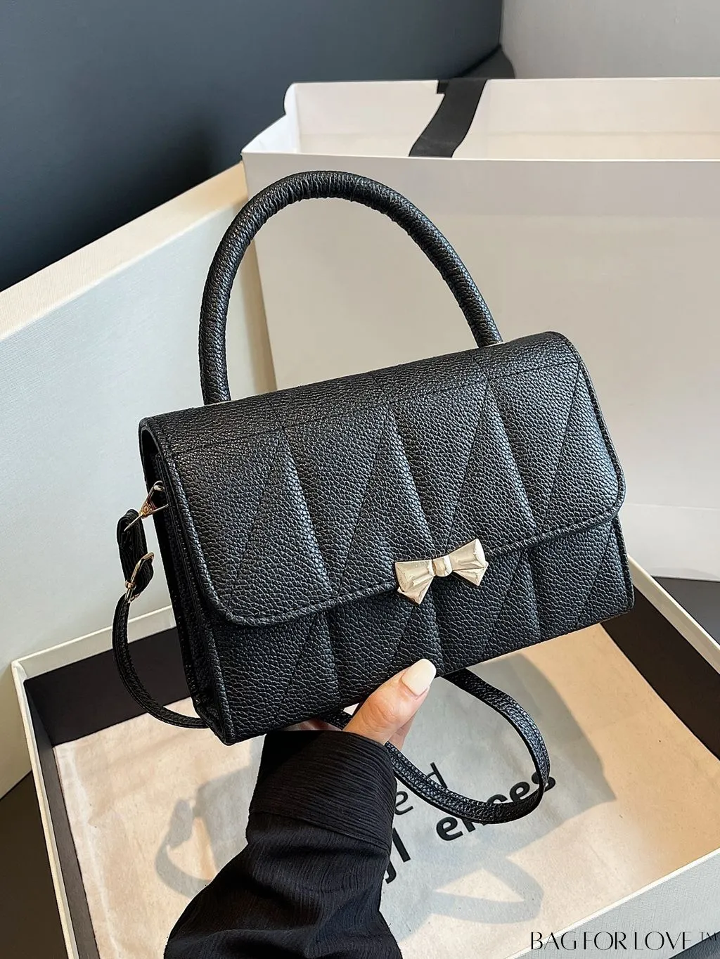 BagForLove - Chic Bow-Adorned Handbag: Adjustable Strap, Flap Closure - A Fashion Essential!