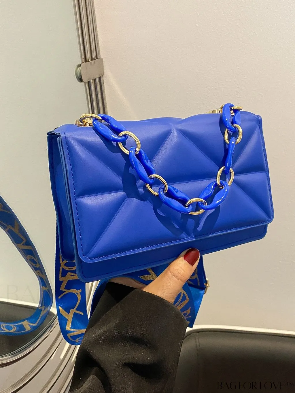 BagForLove - Compact Flap Chain Square Bag with Delicate Stitching