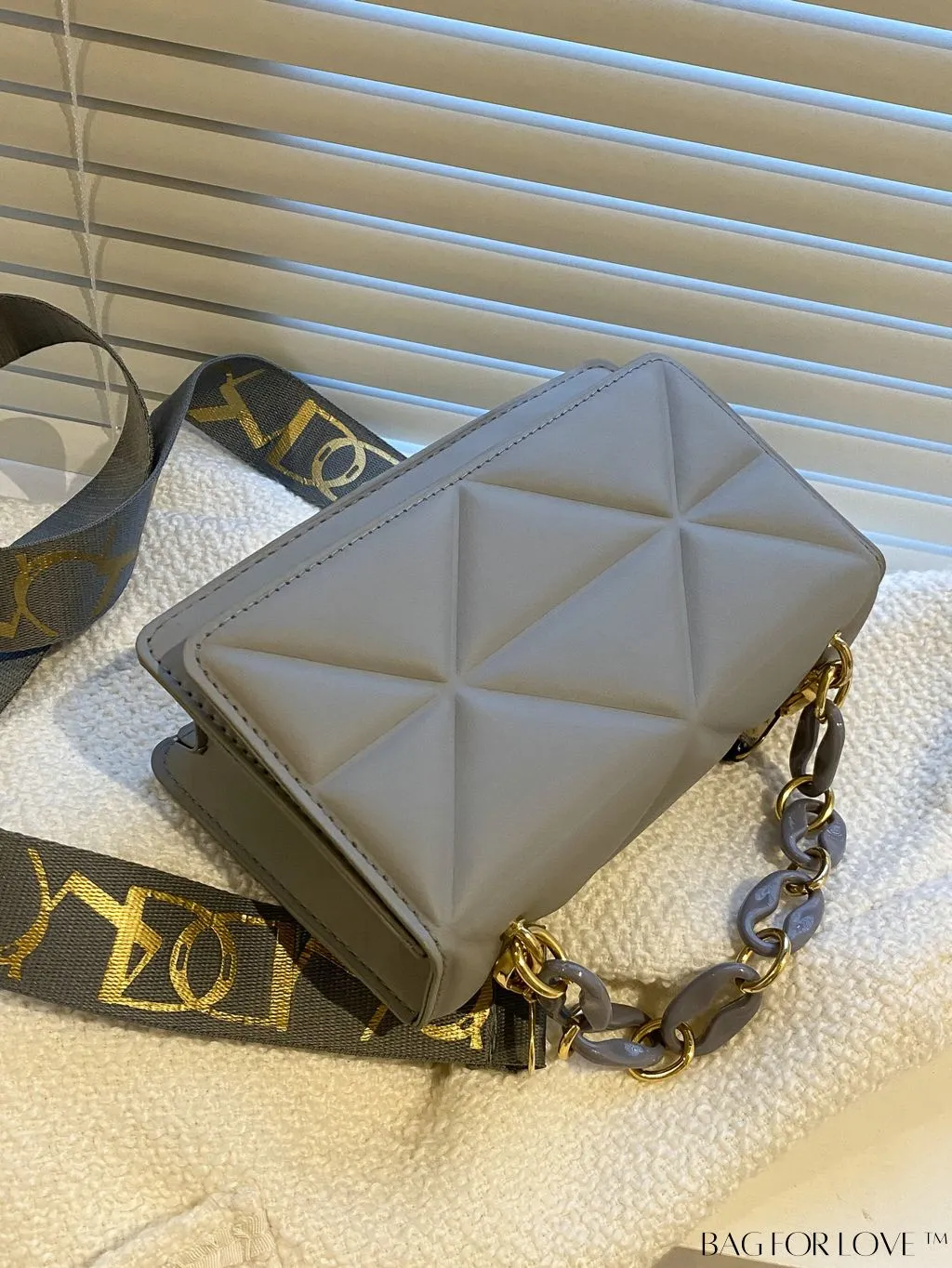 BagForLove - Compact Flap Chain Square Bag with Delicate Stitching