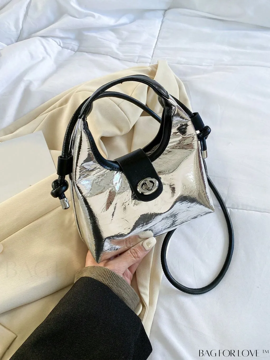 BagForLove - Premium Mini Straw Bag with Twist Lock Top Handle and Contrast Binding
