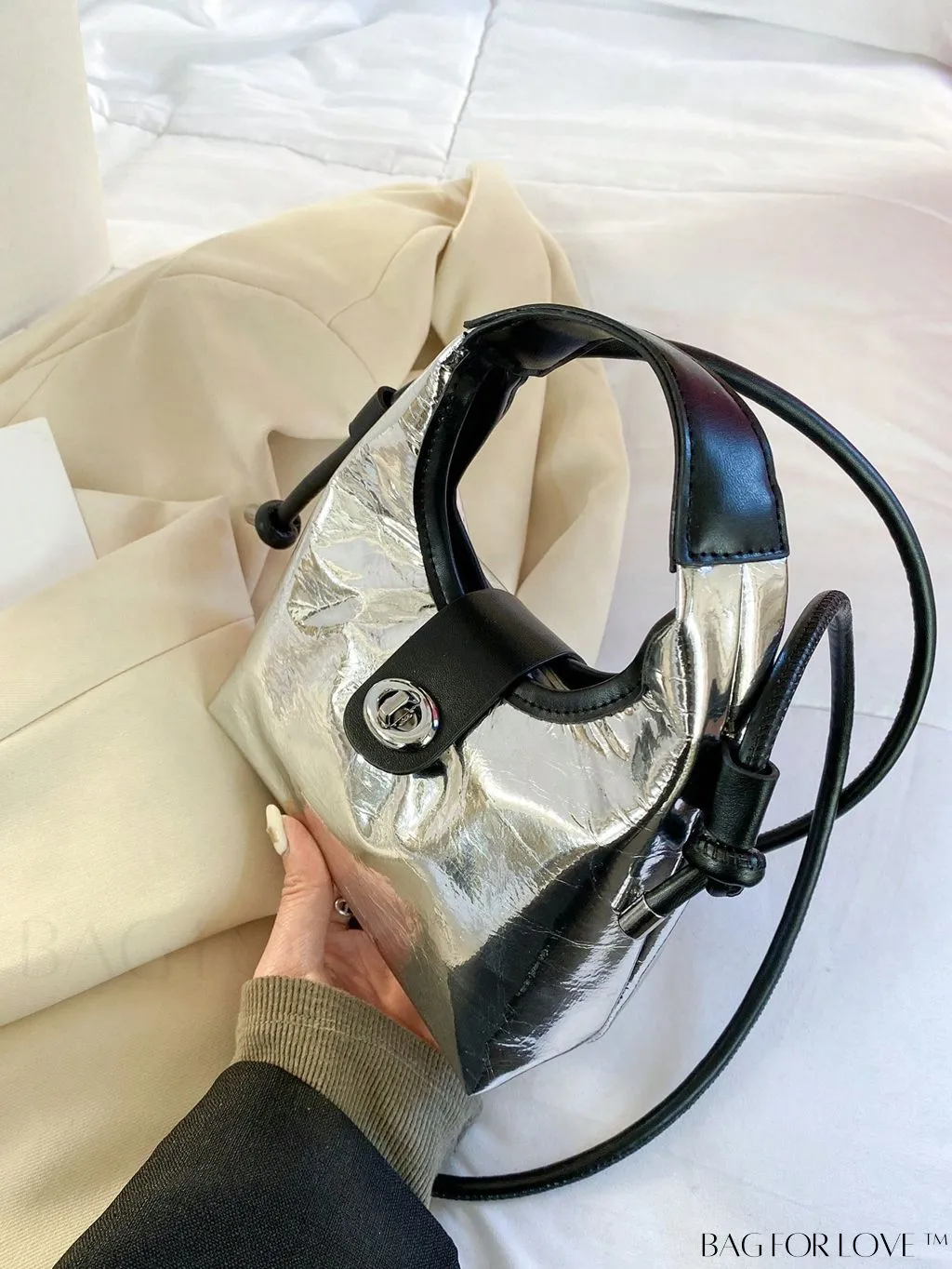 BagForLove - Premium Mini Straw Bag with Twist Lock Top Handle and Contrast Binding