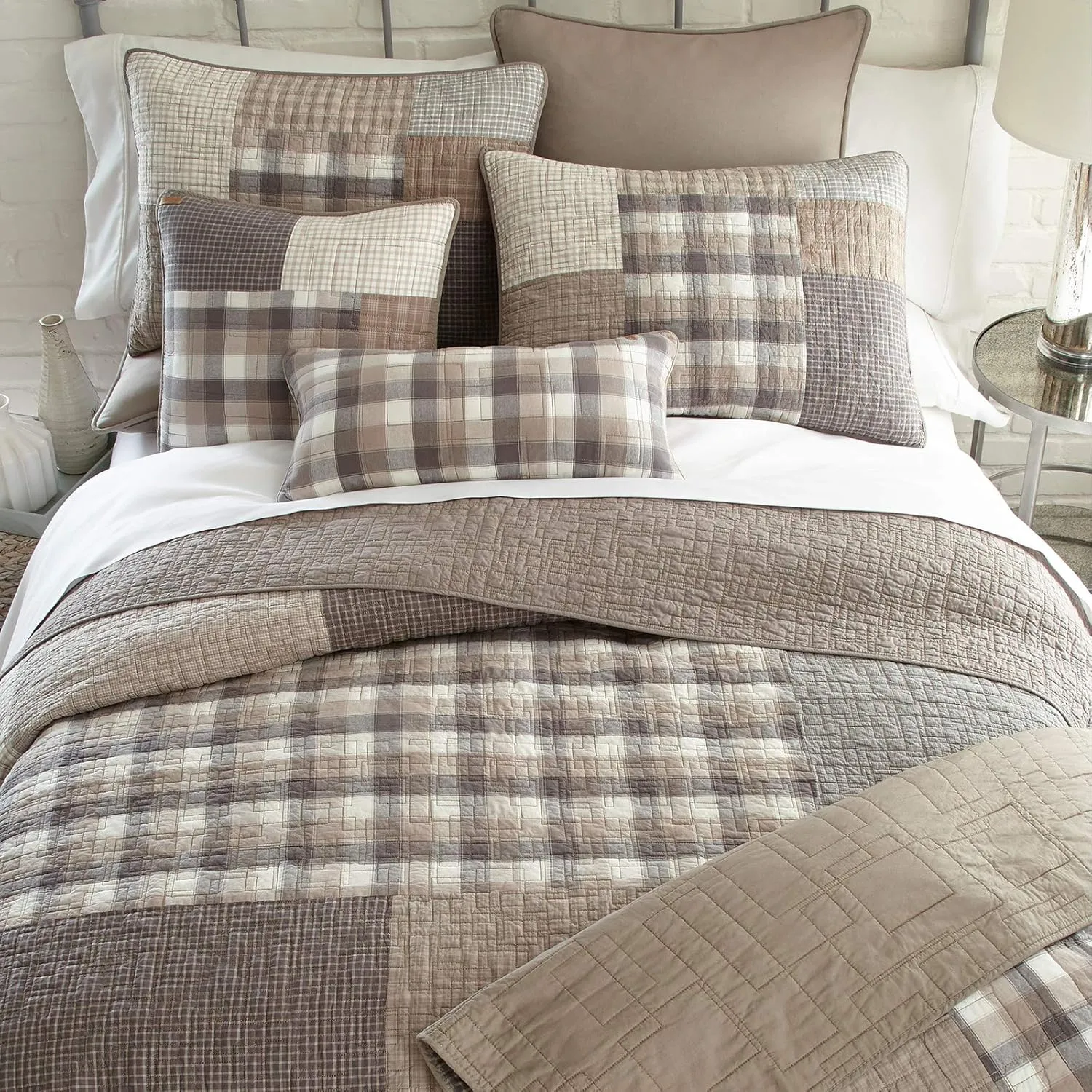 Donna Sharp Full/Queen Quilt - Smoky Square Cotton Pieced Patchwork Contemporary Quilt with Patchwork Pattern - Fits Queen Size and Full Size Beds - Machine Washable