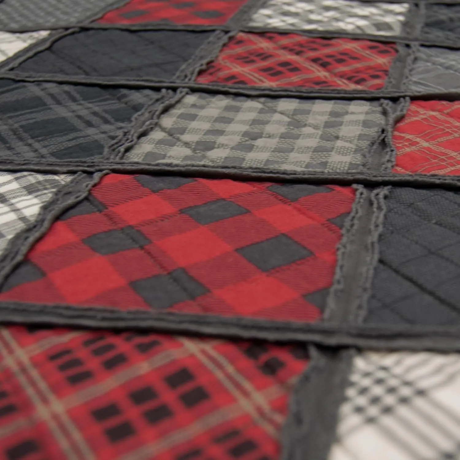 Donna Sharp Lumberjack Cotton Pieced Patchwork Quilted Bedding Set - 3-Piece King Size Quilt Set - Includes 1 Quilt and 2 Pillow Shams - Machine Washable - Perfect for Rustic Decor