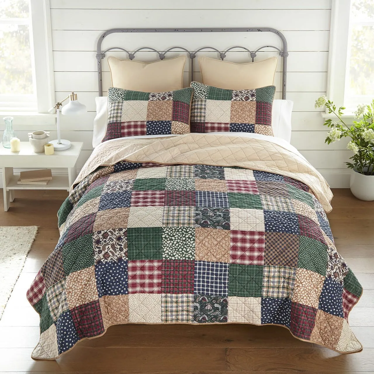 Donna Sharp Rustic Paisley Pieced Patchwork Cotton Quilted Bedding Set - 3-Piece Queen Size Quilt Set - Includes 1 Quilt and 2 Pillow Shams - Machine Washable - Perfect for Rustic Decor