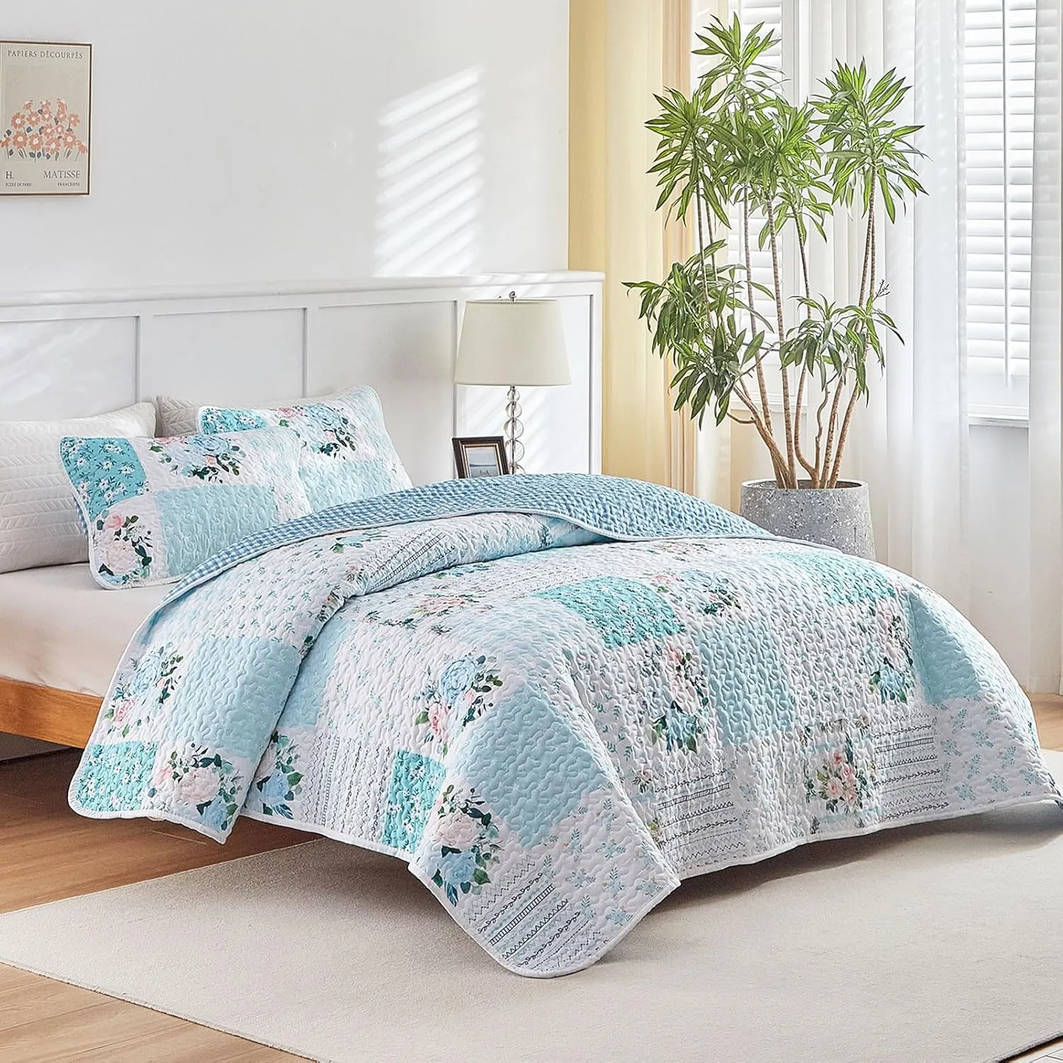 Joyreap 3 Pieces Floral Patchwork Quilt Set Queen, Blue n White Flowers Design, Soft n Cozy Microfiber Quilt, Bedspread Bed Cover for All Season, 1 Quilt and 2 Pillow Shams- 90x90 inches
