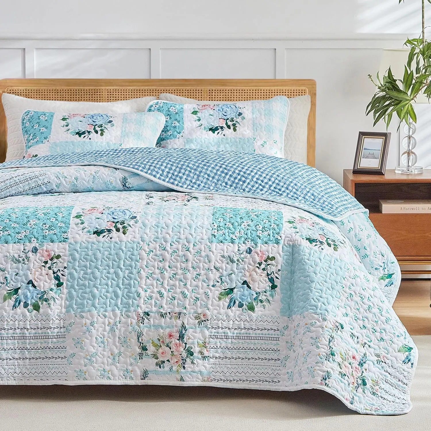 Joyreap 3 Pieces Floral Patchwork Quilt Set Queen, Blue n White Flowers Design, Soft n Cozy Microfiber Quilt, Bedspread Bed Cover for All Season, 1 Quilt and 2 Pillow Shams- 90x90 inches