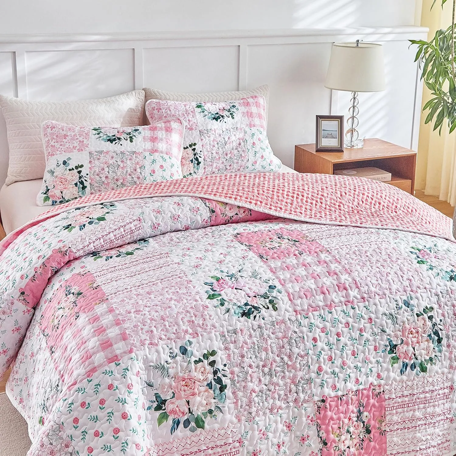 Joyreap 3 Pieces Floral Patchwork Quilt Set Queen, Pink n White Flowers Design, Soft n Cozy Microfiber Quilt, Bedspread Bed Cover for All Season, 1 Quilt and 2 Pillow Shams- 90x90 inches