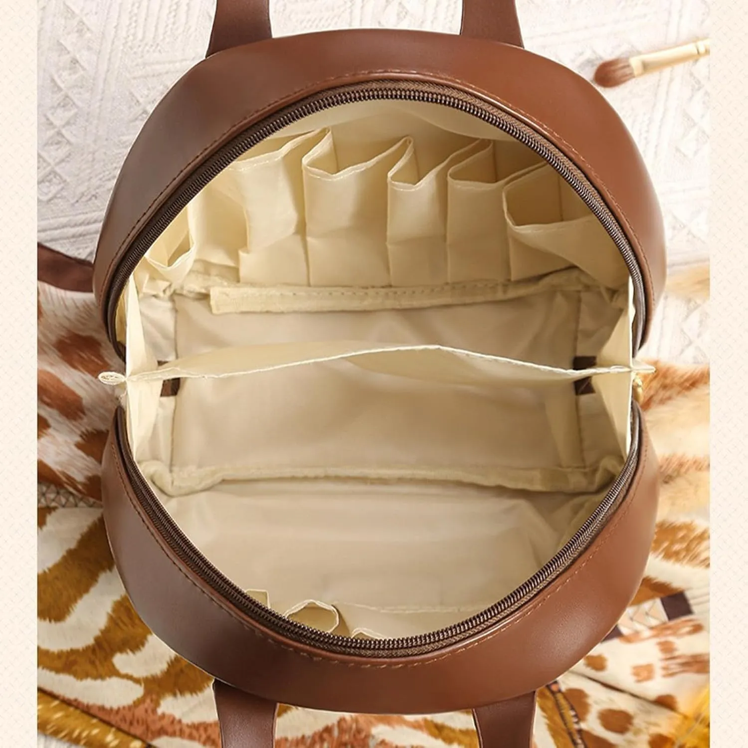 Multi-Layered Shell-Shaped Cosmetic Bag, 2025 Portable PU Leather Waterproof Handbag Style Cosmetic Pouch, Makeup Bag with Compartments (White)