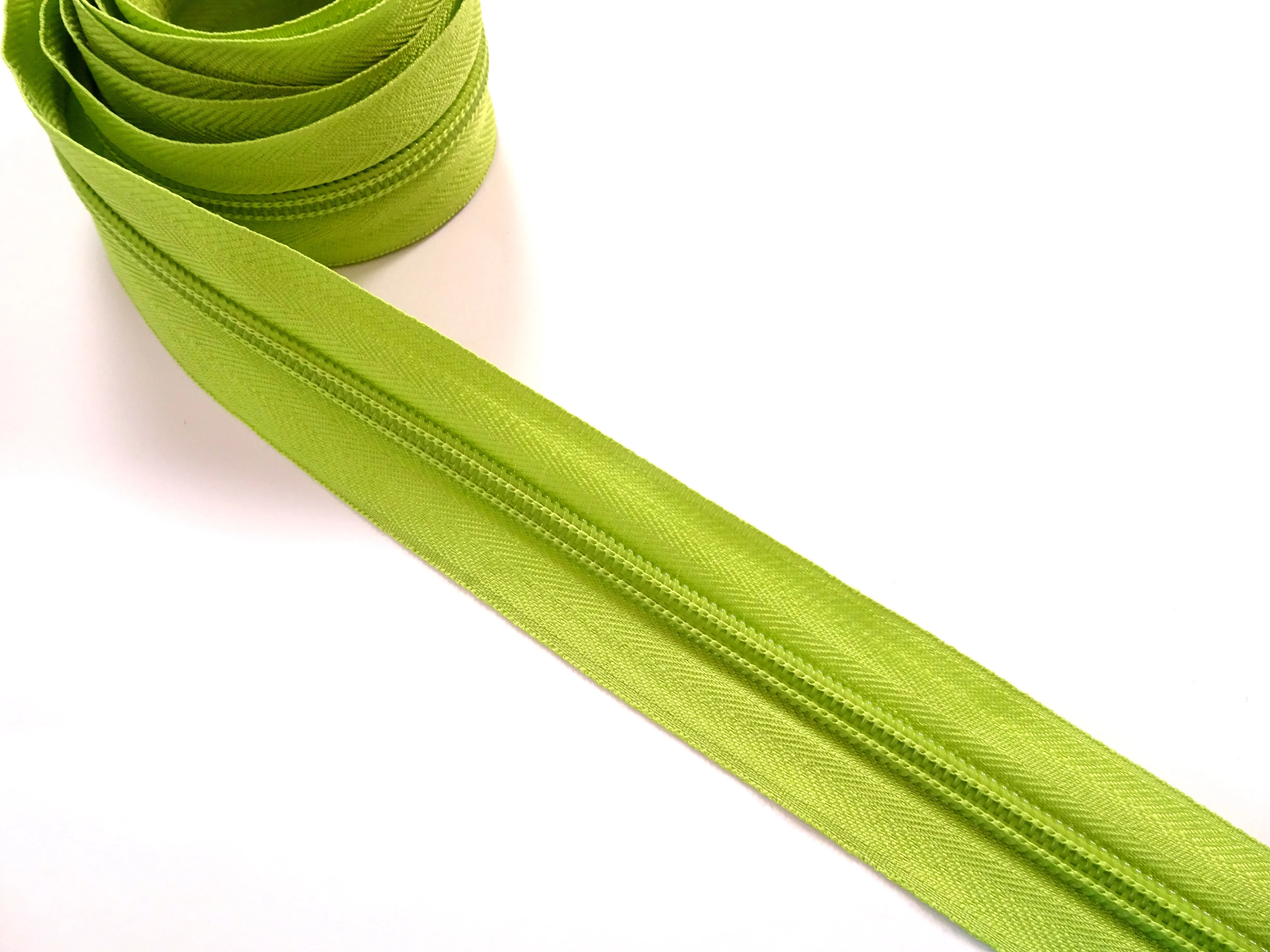 No5 Solid Coloured Nylon Zips Sold in Packs of 1 1/2 metre Lengths