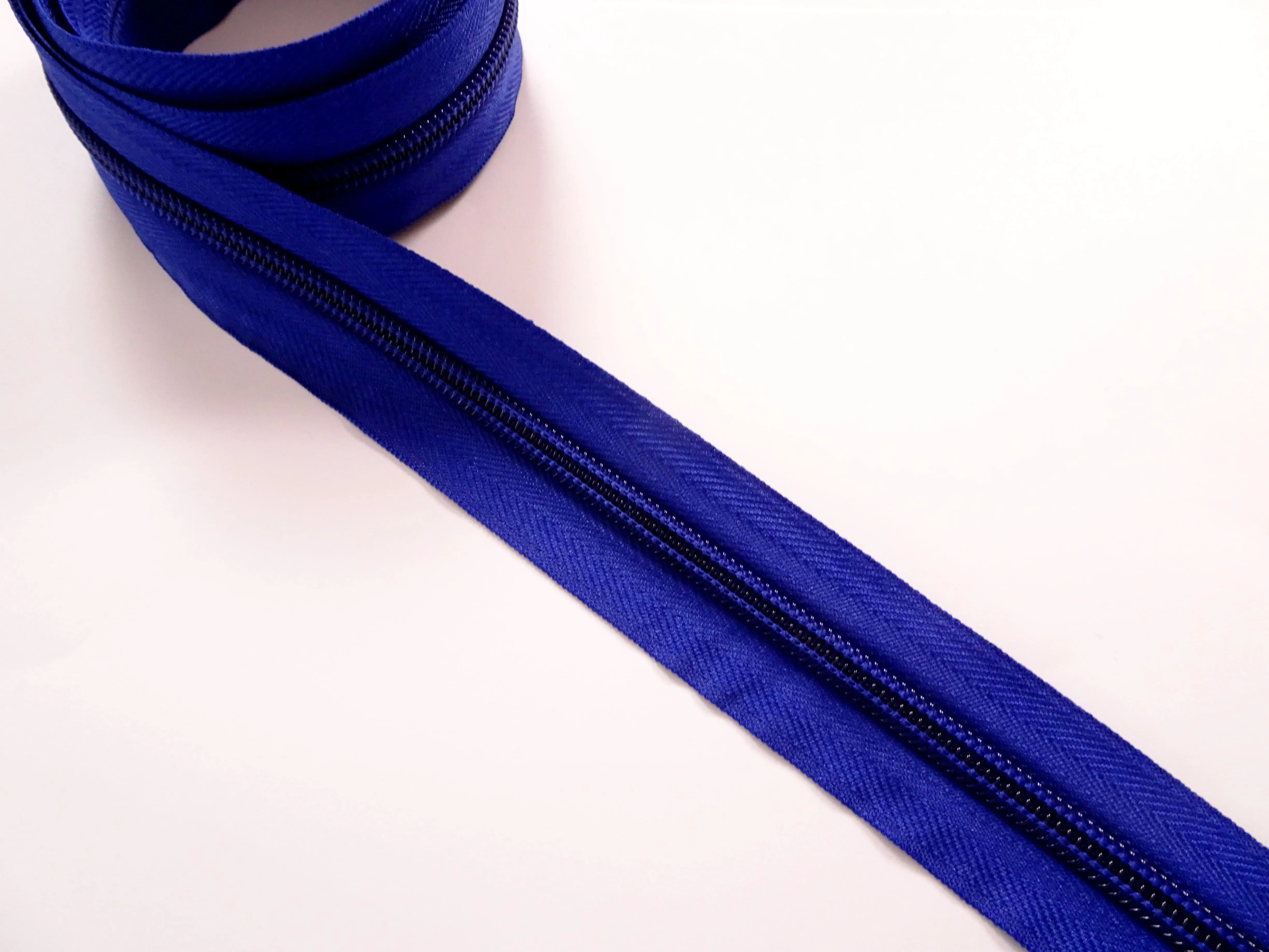 No5 Solid Coloured Nylon Zips Sold in Packs of 1 1/2 metre Lengths