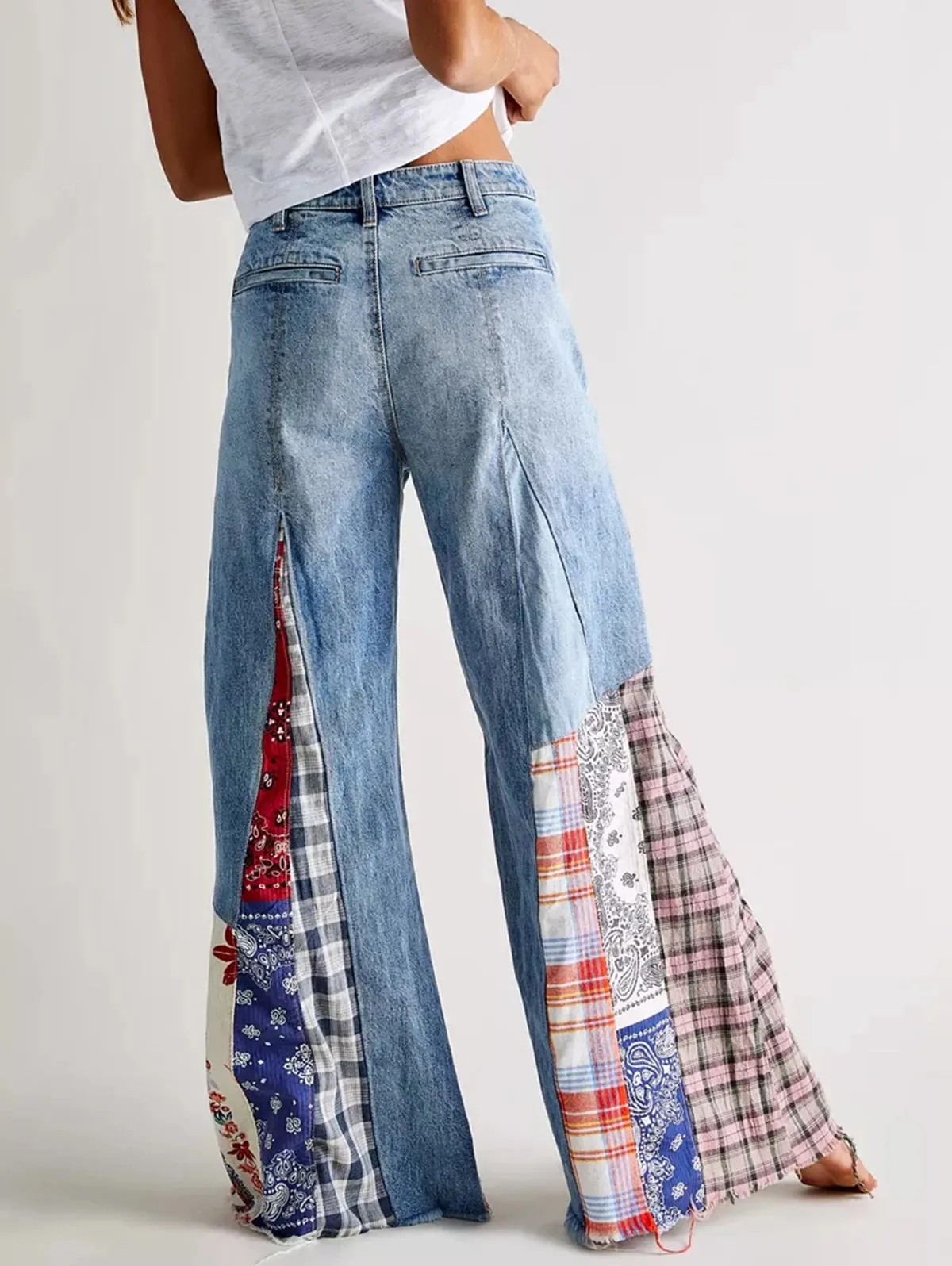 Pantalon denim Patchwork hippie évasé.