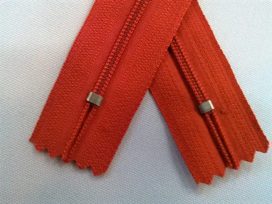 Red #519 Generic Nylon Zippers 12-22 Inches #3 Coil Closed Bottom