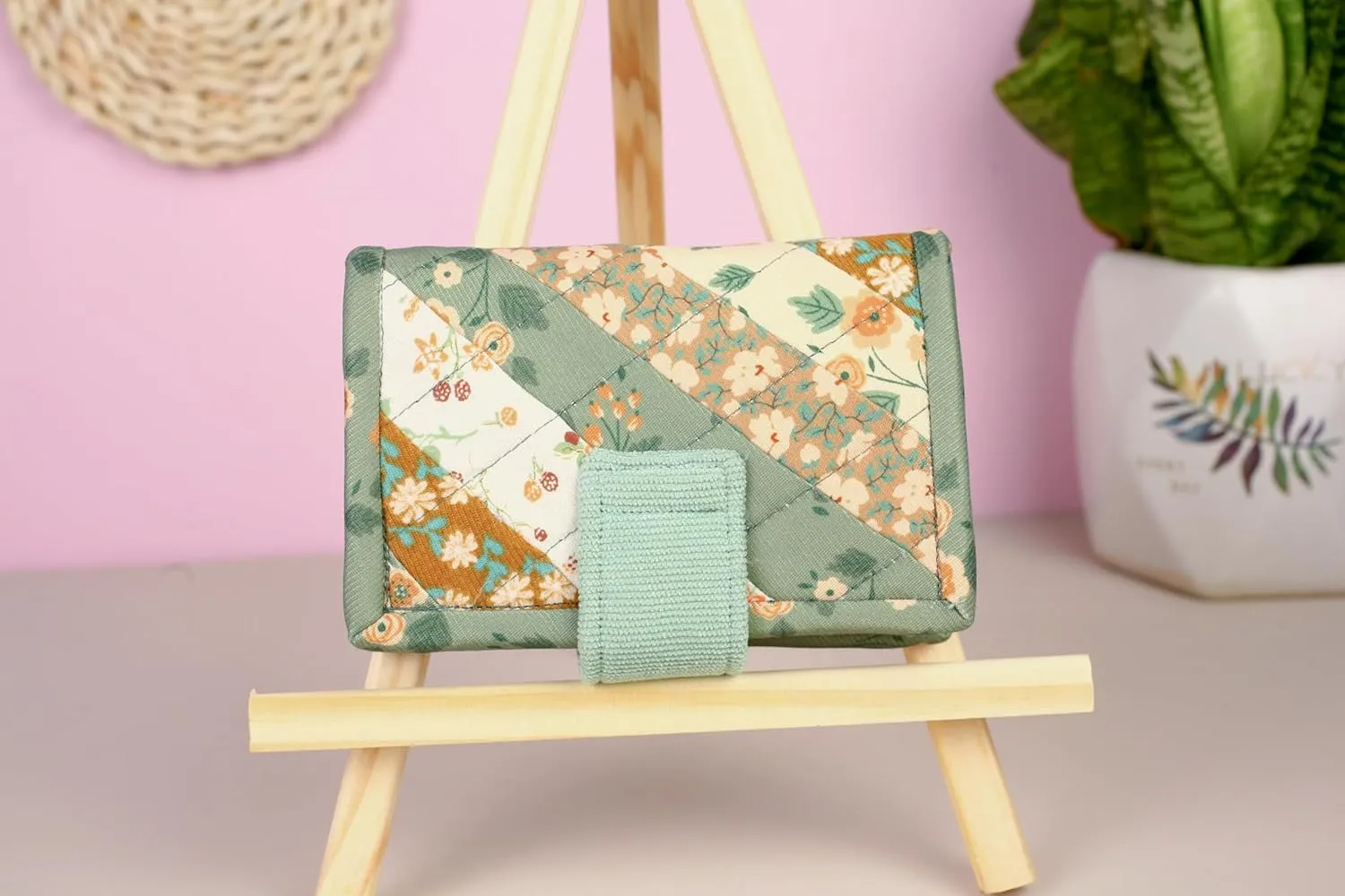 THE ARTISAN'S WHISPER Women Bifold Wallet, Vintage Fabric Wallet, Floral Bifold Wallet, Small Womens Wallet, Bifold Card Holder, Compact Ladies Purse, Gifts For Her (Green)