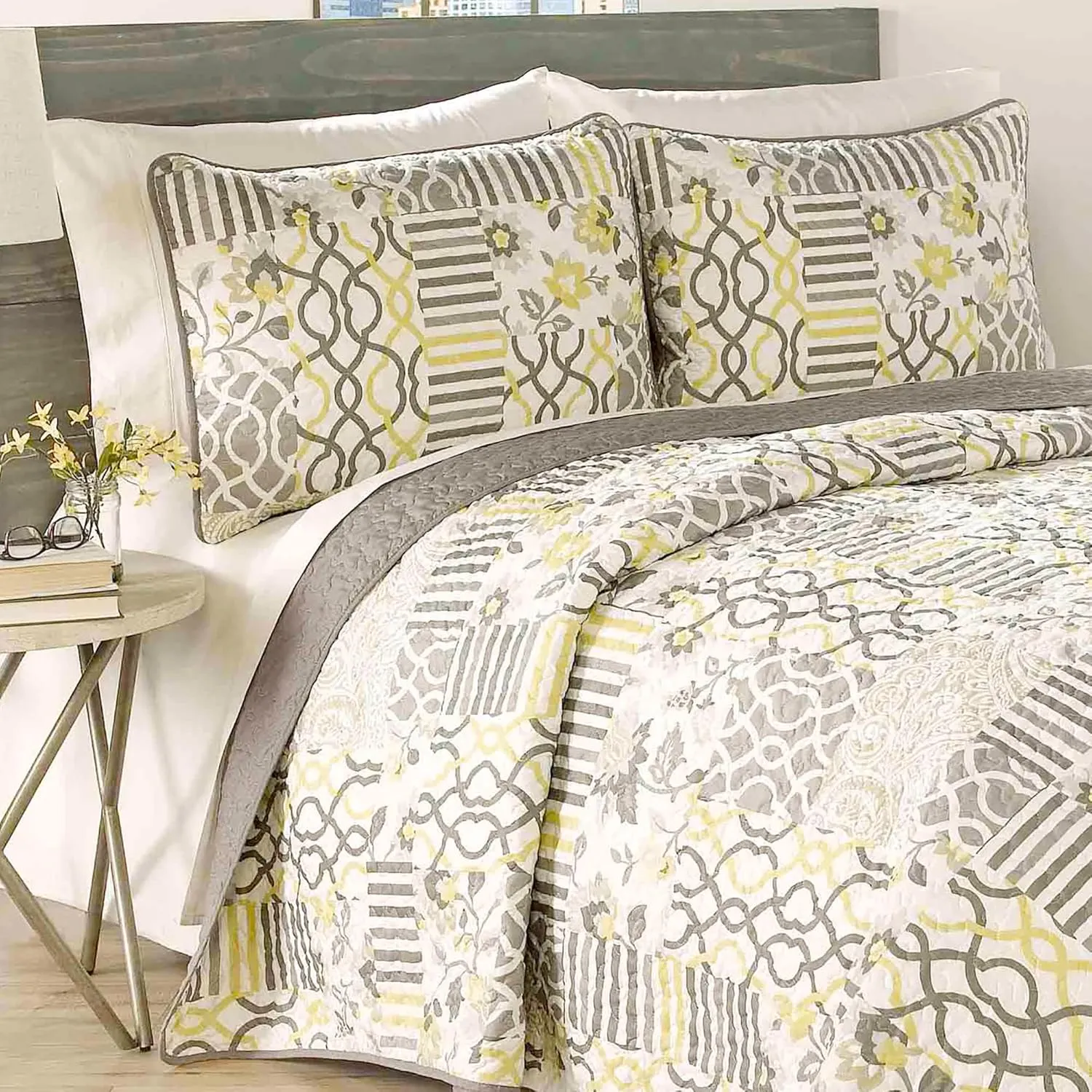Waverly Traditions Set in Spring 3 Piece Quilted Pattern Bedding Set, Queen Bed Set with 2 Pillow Shams and Quilt, All Season and Machine Washable Queen Quilt Bedding Set, Sterling