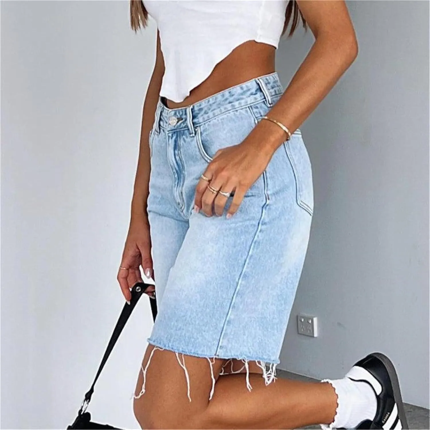 Women Y2K Baggy Denim Shorts Loose Mid Rise Cargo Long Jean Shorts Summer Wide Leg Distressed Carpenter Jorts