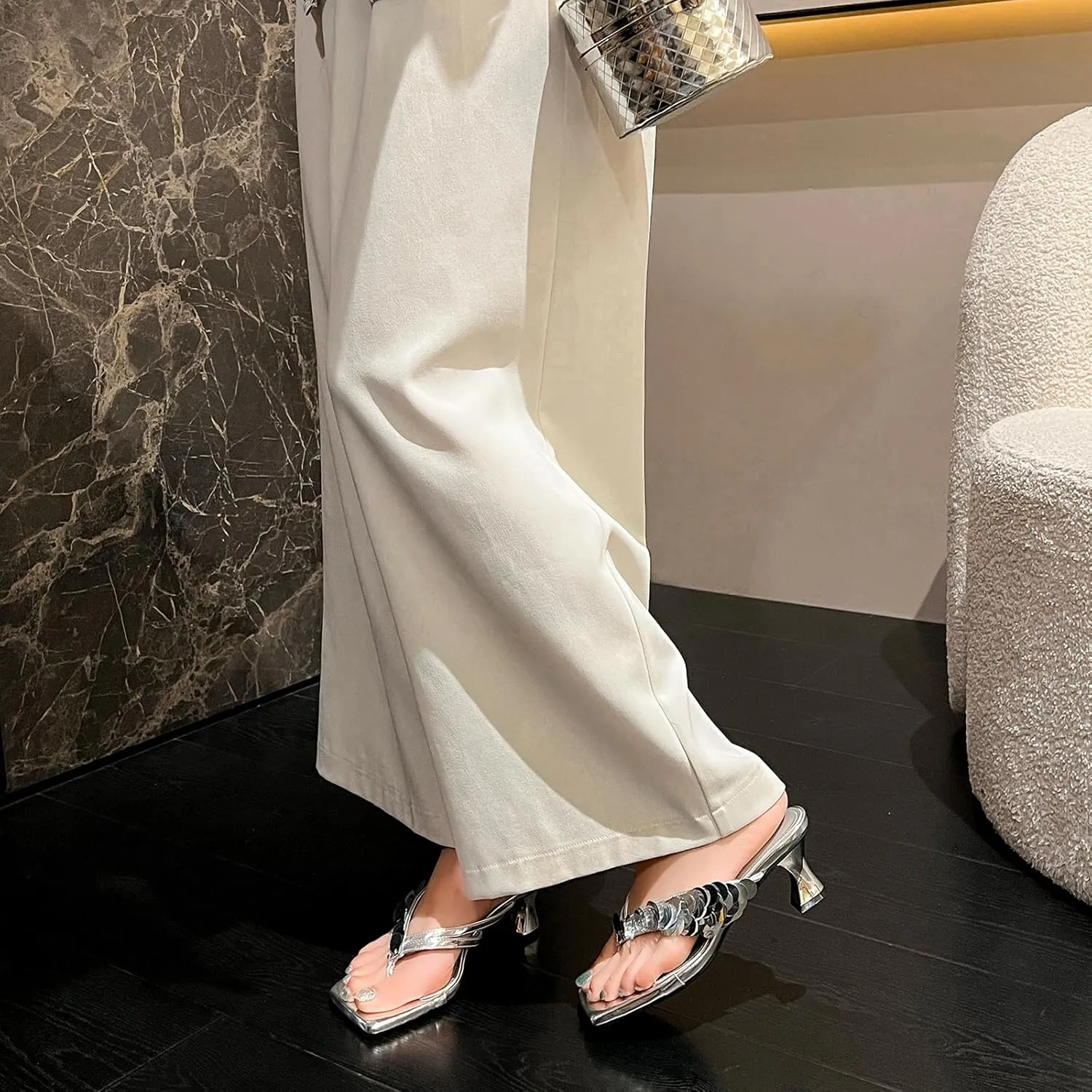 Women's Glitter Sequin Embellished Kitten Heel Flip Flops Sandals Square Toe T-strap Slip On Dress Sandals Fashion Low Heel Thong Sandals Comfortable Prom Party Slippers