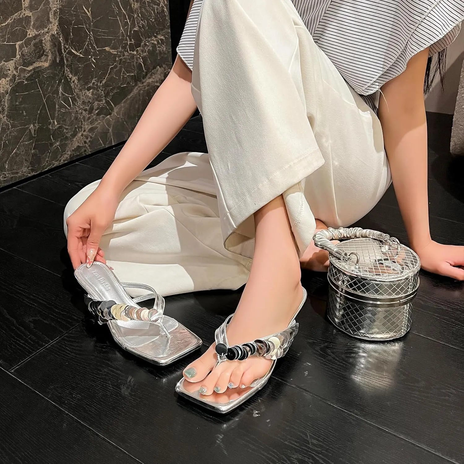 Women's Glitter Sequin Embellished Kitten Heel Flip Flops Sandals Square Toe T-strap Slip On Dress Sandals Fashion Low Heel Thong Sandals Comfortable Prom Party Slippers